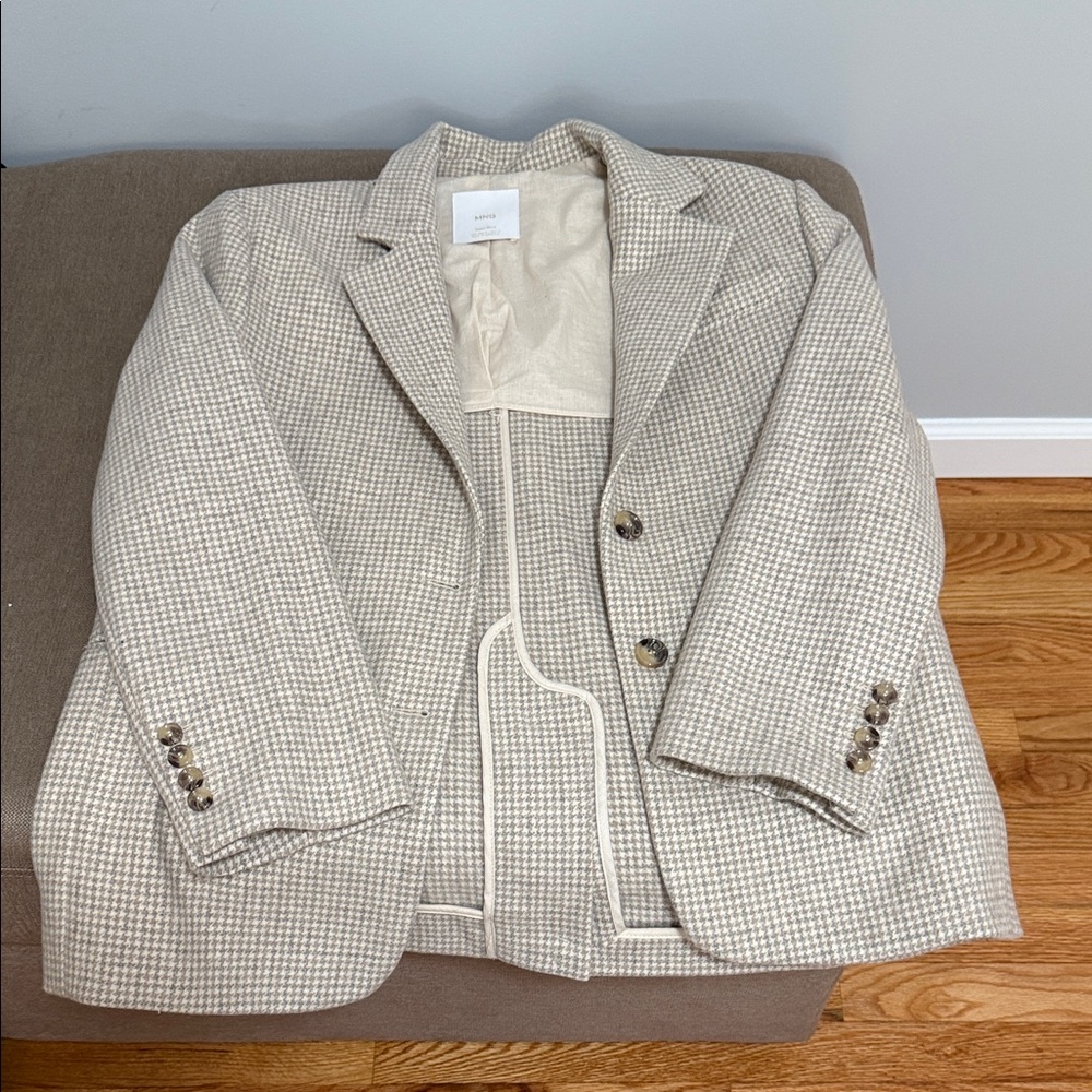 Elegant Cream Houndstooth Blazer